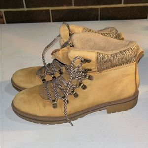 Time and Tru Women's Lace Up Boots - Tan